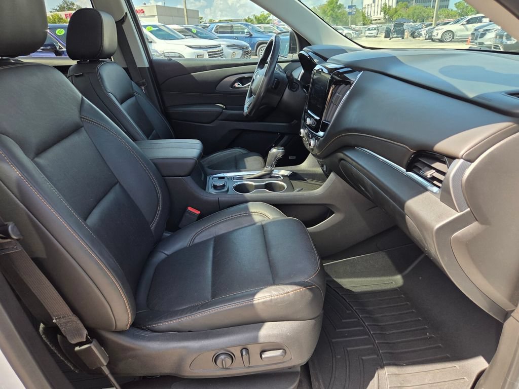 Used 2020 Chevrolet Traverse Premier w/ Redline Edition FWD image 16