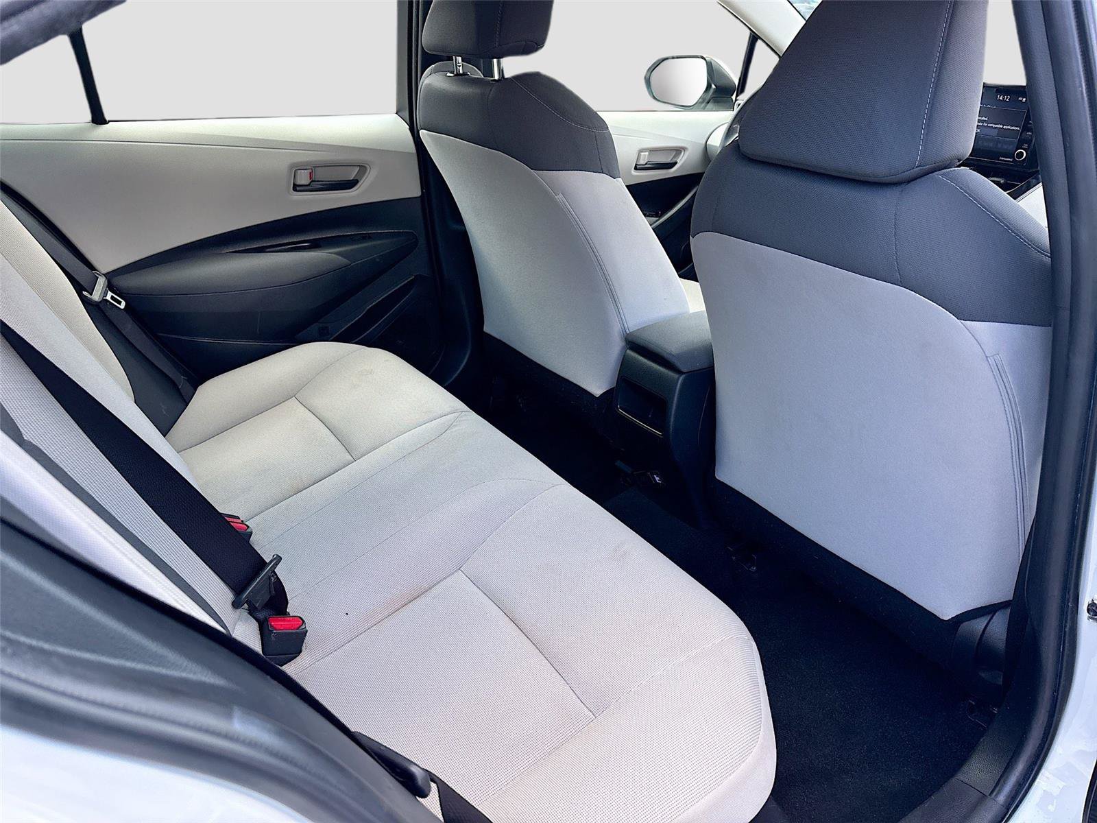 Used 2022 Toyota Corolla LE FWD image 25
