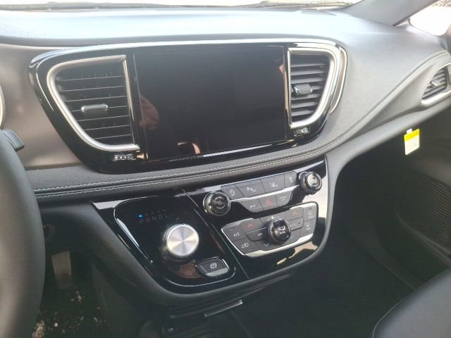 New 2026 Chrysler Pacifica Select image 18