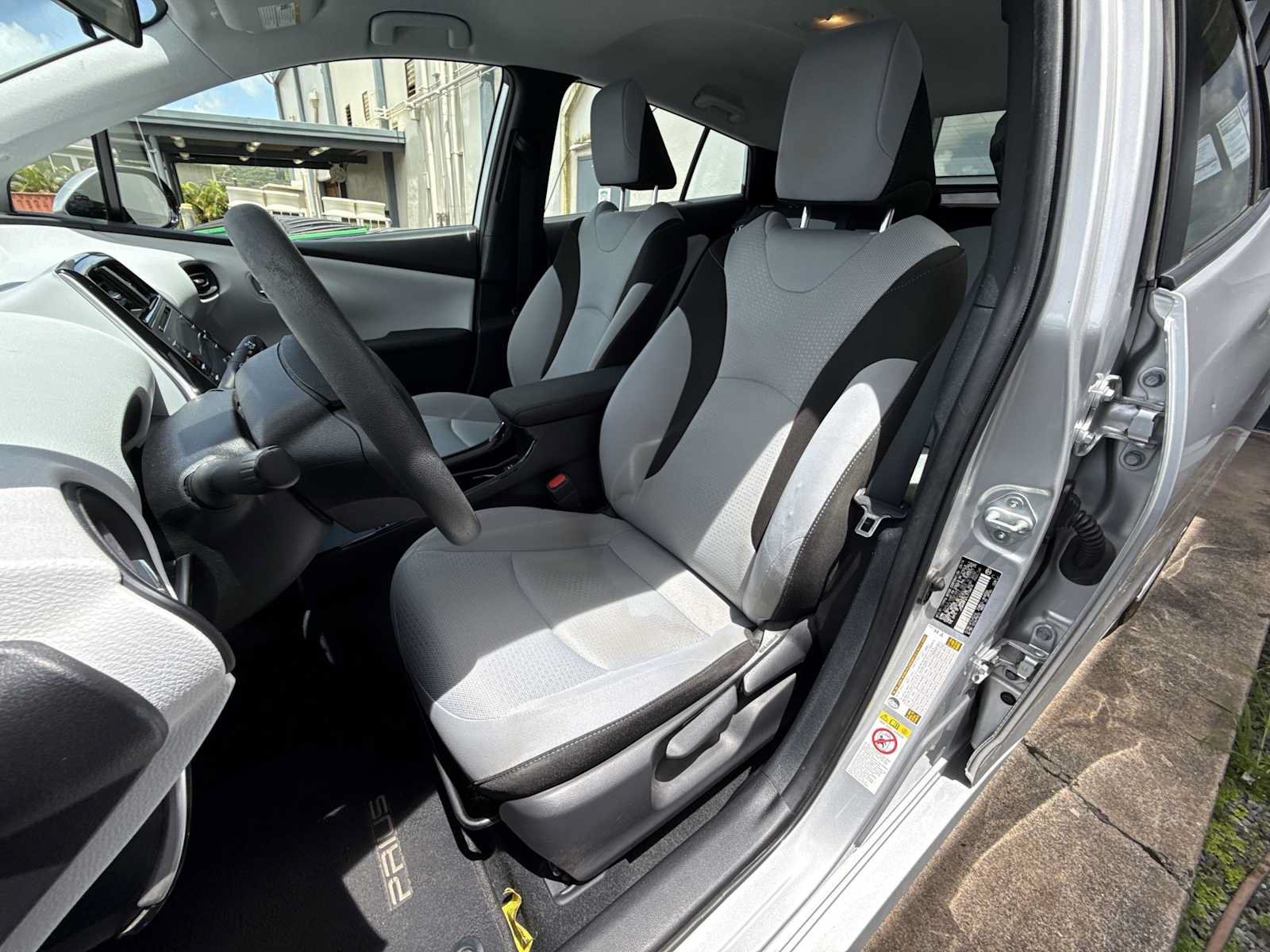 Used 2020 Toyota Prius LE FWD image 12