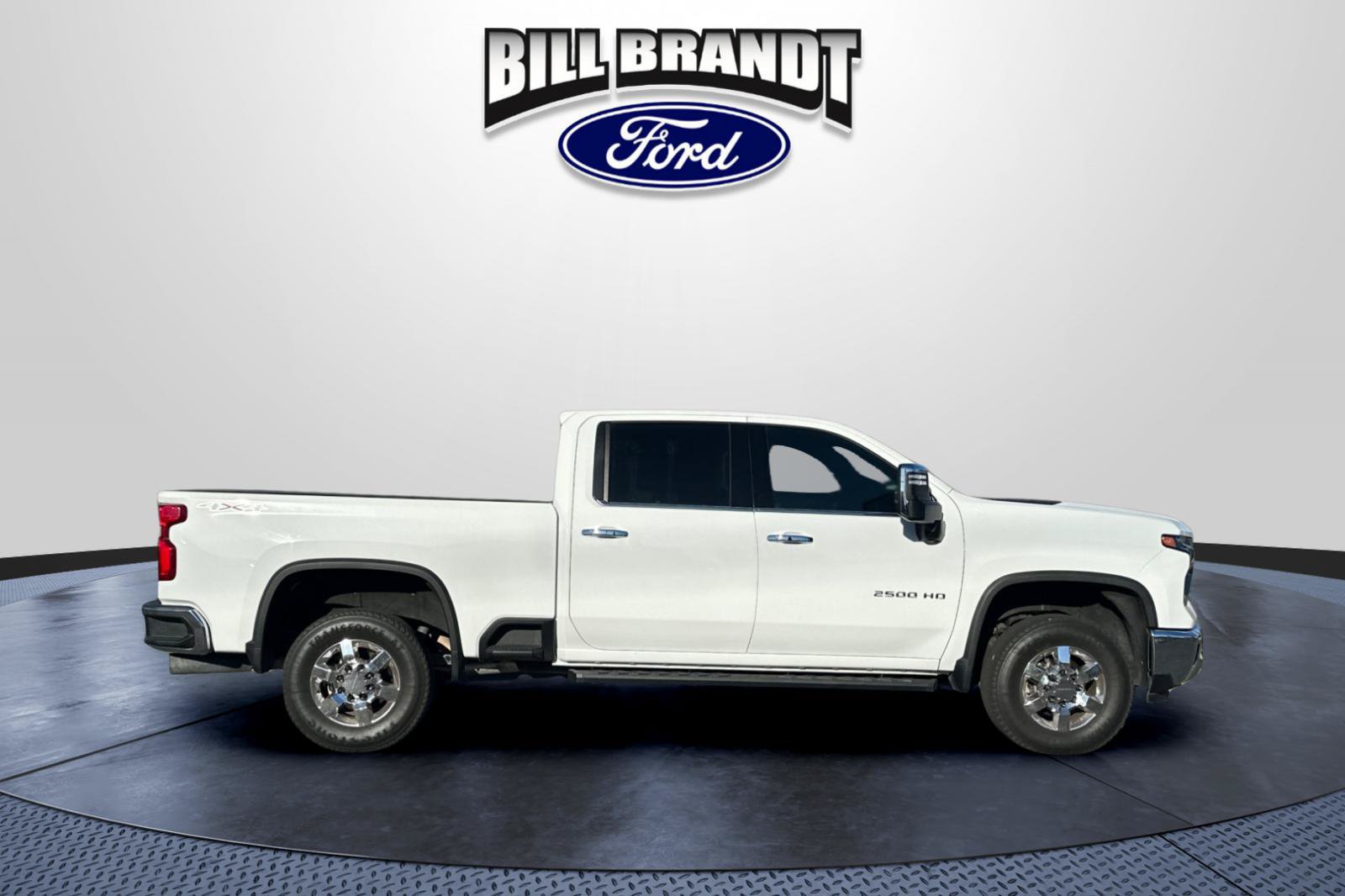 Used 2024 Chevrolet Silverado 2500 LTZ AWD/4WD image 2