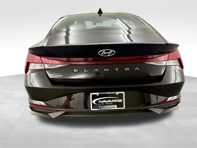 Used 2023 Hyundai Elantra SEL w/ Convenience Package image 8