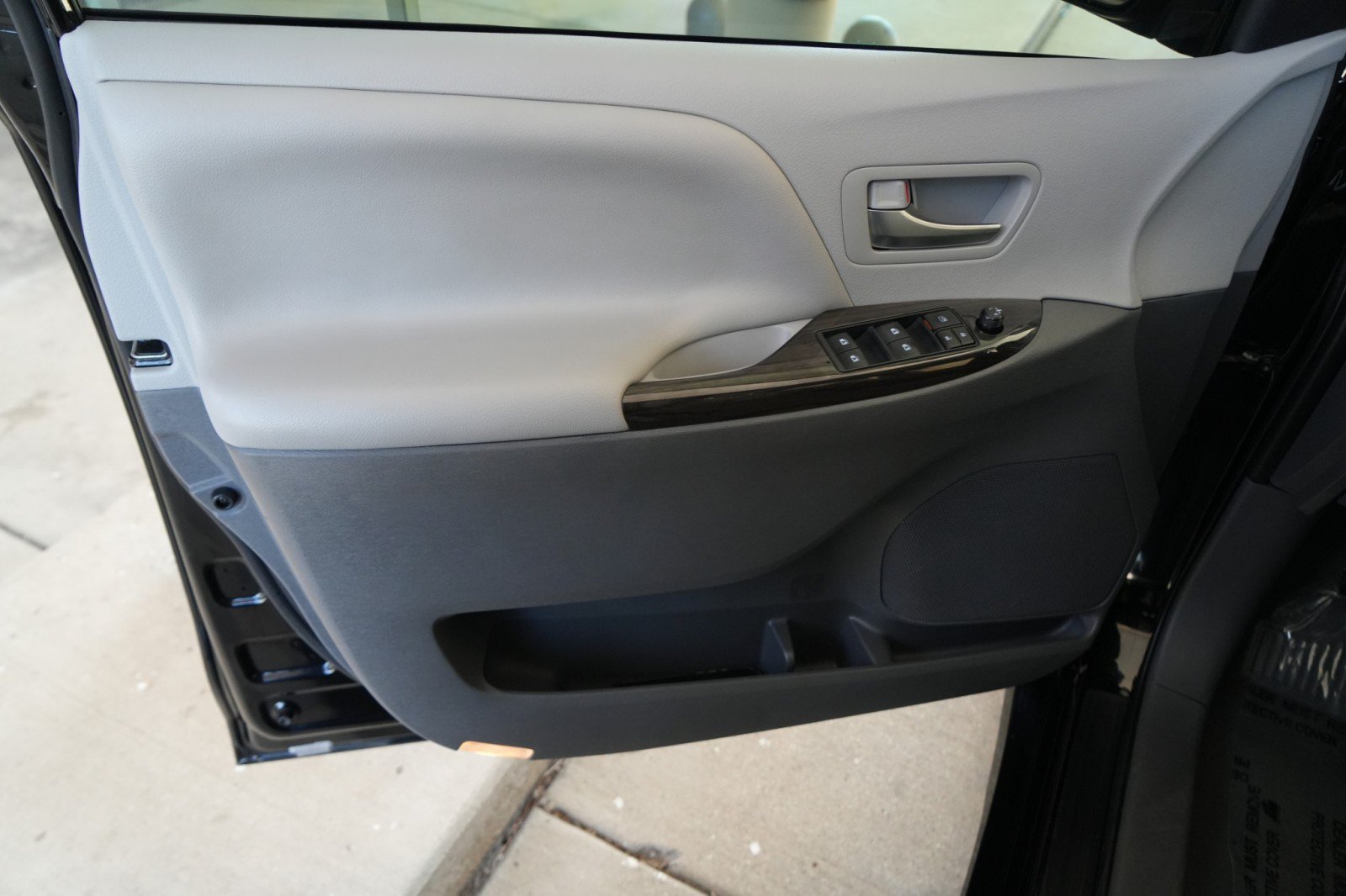 Used 2020 Toyota Sienna XLE Premium AWD/4WD image 24