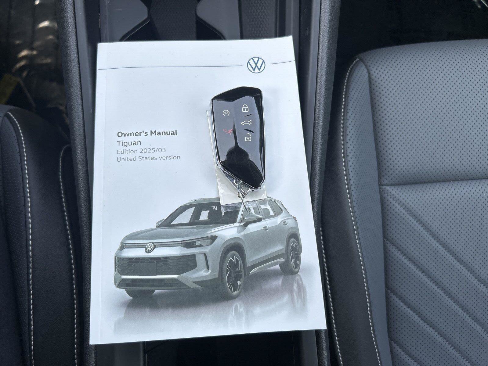 Certified 2025 Volkswagen Tiguan SE w/ Panoramic Sunroof Package AWD/4WD image 21