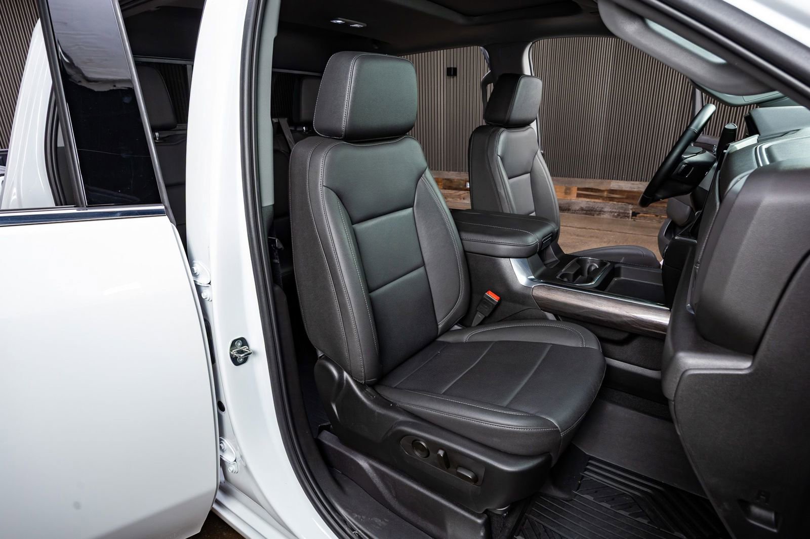 Used 2024 Chevrolet Silverado 2500 LTZ w/ LTZ Premium Package image 29