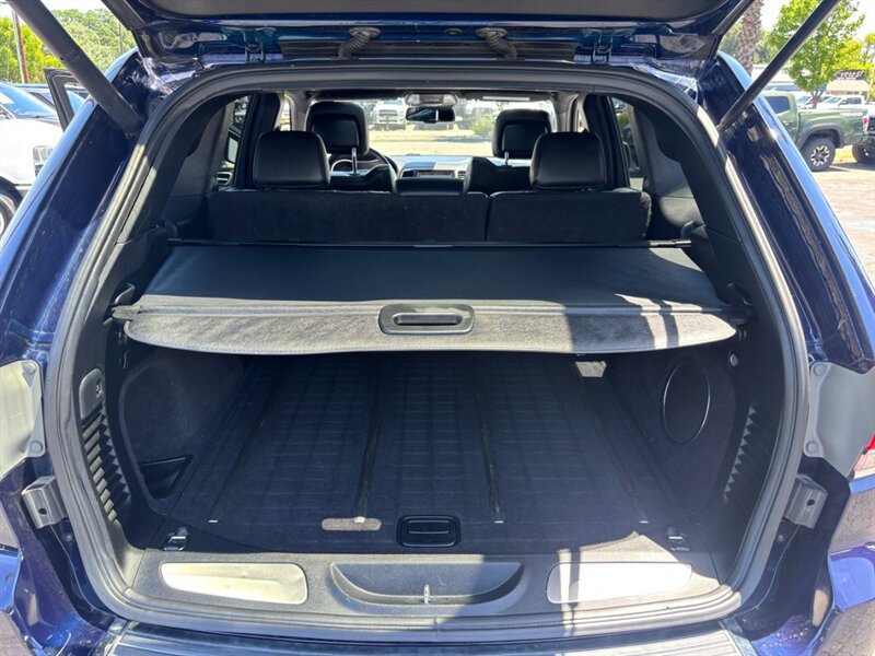 Used 2015 Jeep Grand Cherokee Overland w/ Advanced Technology Group AWD/4WD image 19