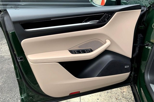 Used 2025 Porsche Macan Electric image 27