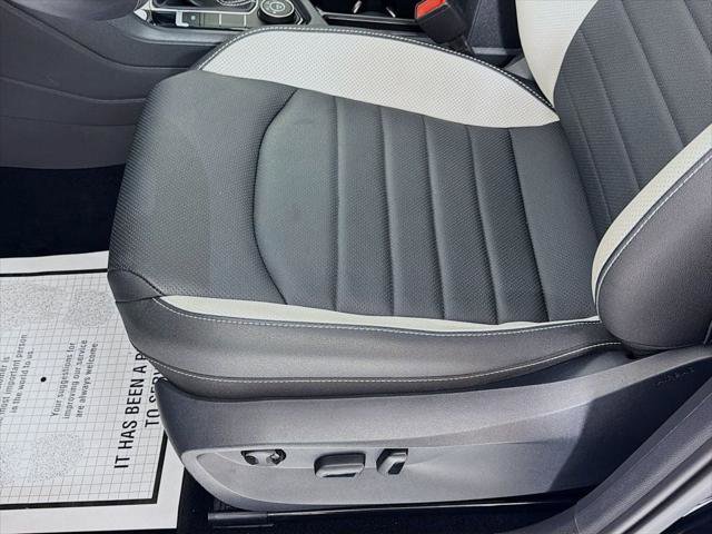 Used 2025 Volkswagen Taos SEL AWD/4WD image 20