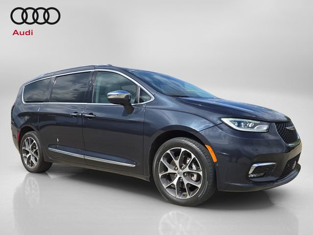 Used 2021 Chrysler Pacifica Limited w/ Uconnect Theater Family Group