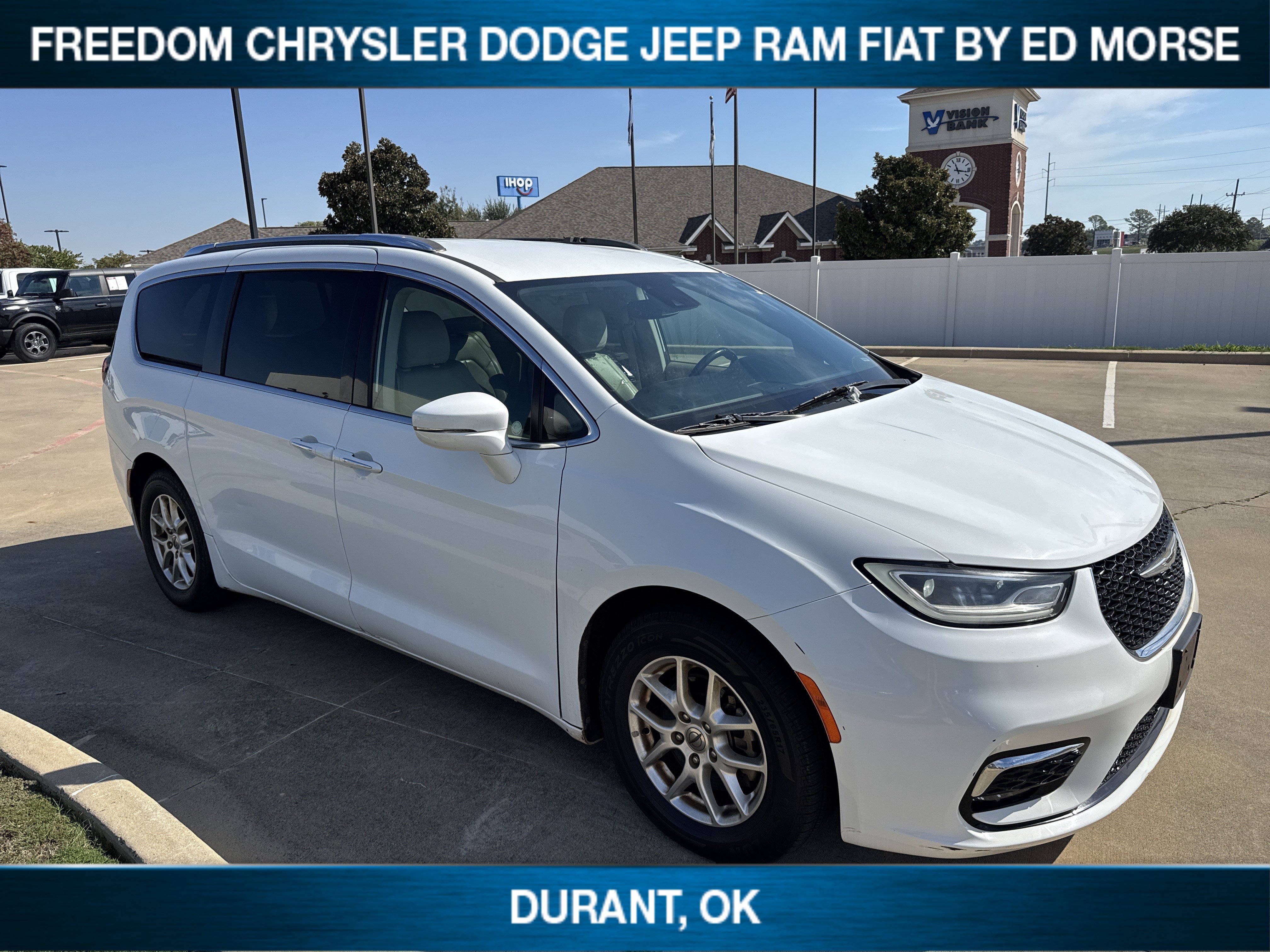 Certified 2021 Chrysler Pacifica Touring-L FWD image 3