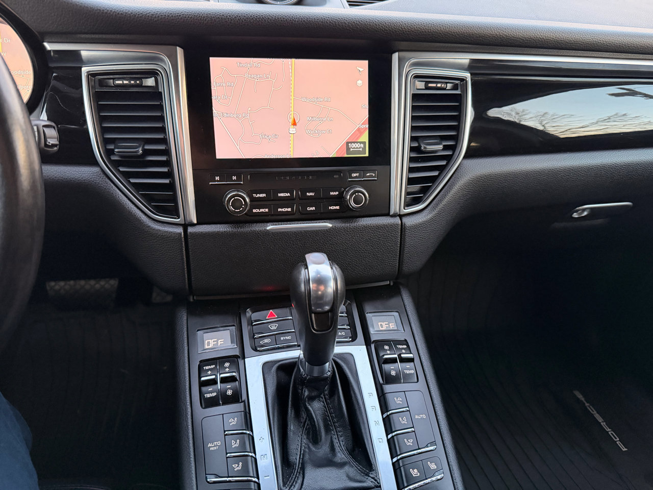 Used 2017 Porsche Macan S image 35