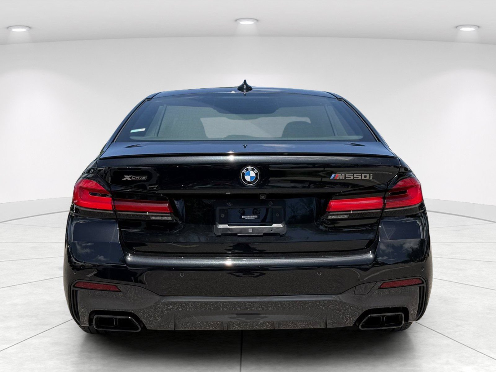 Used 2023 BMW M550i xDrive w/ Executive Package AWD/4WD image 4