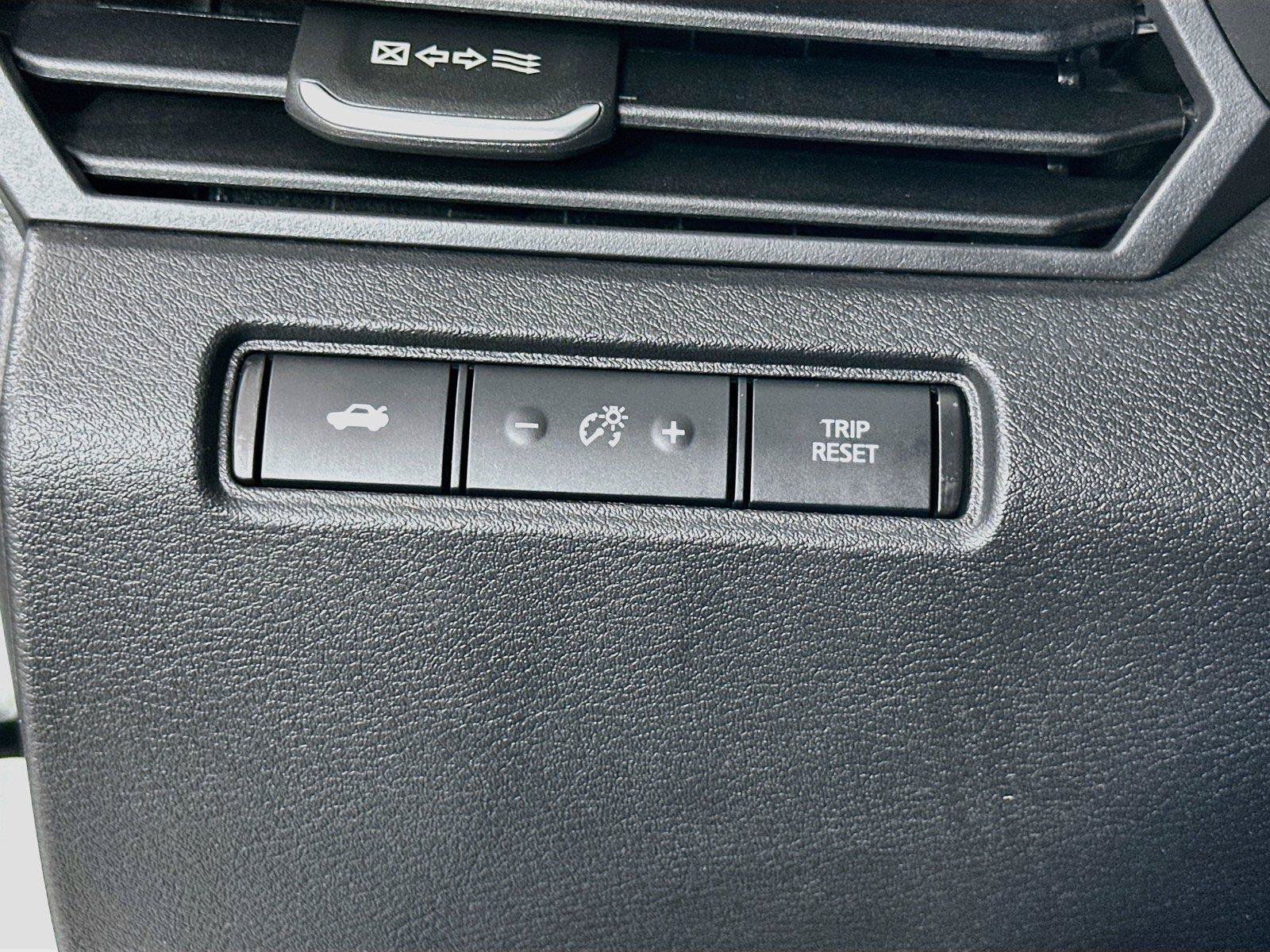 Used 2024 Nissan Altima 2.5 SV FWD image 14