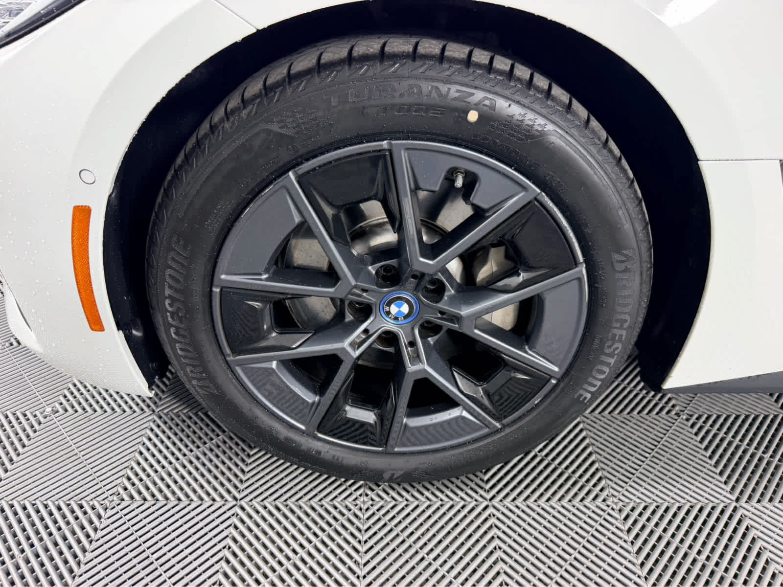 Used 2023 BMW i4 eDrive40 w/ Premium Package RWD image 9