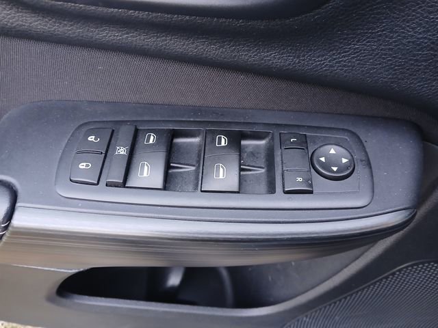 Used 2016 Jeep Cherokee Sport image 32