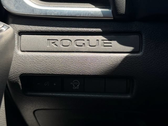 Used 2024 Nissan Rogue S FWD image 30