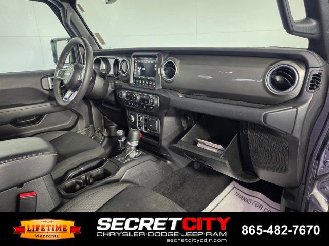 Used 2023 Jeep Wrangler Unlimited Sahara AWD/4WD image 32