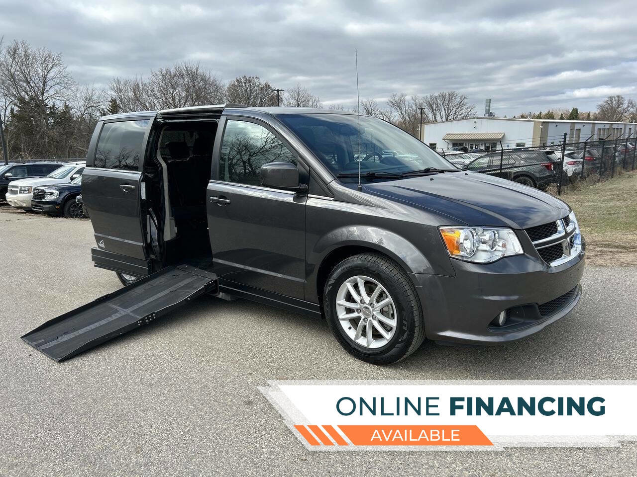 Used 2018 Dodge Grand Caravan SXT image 1