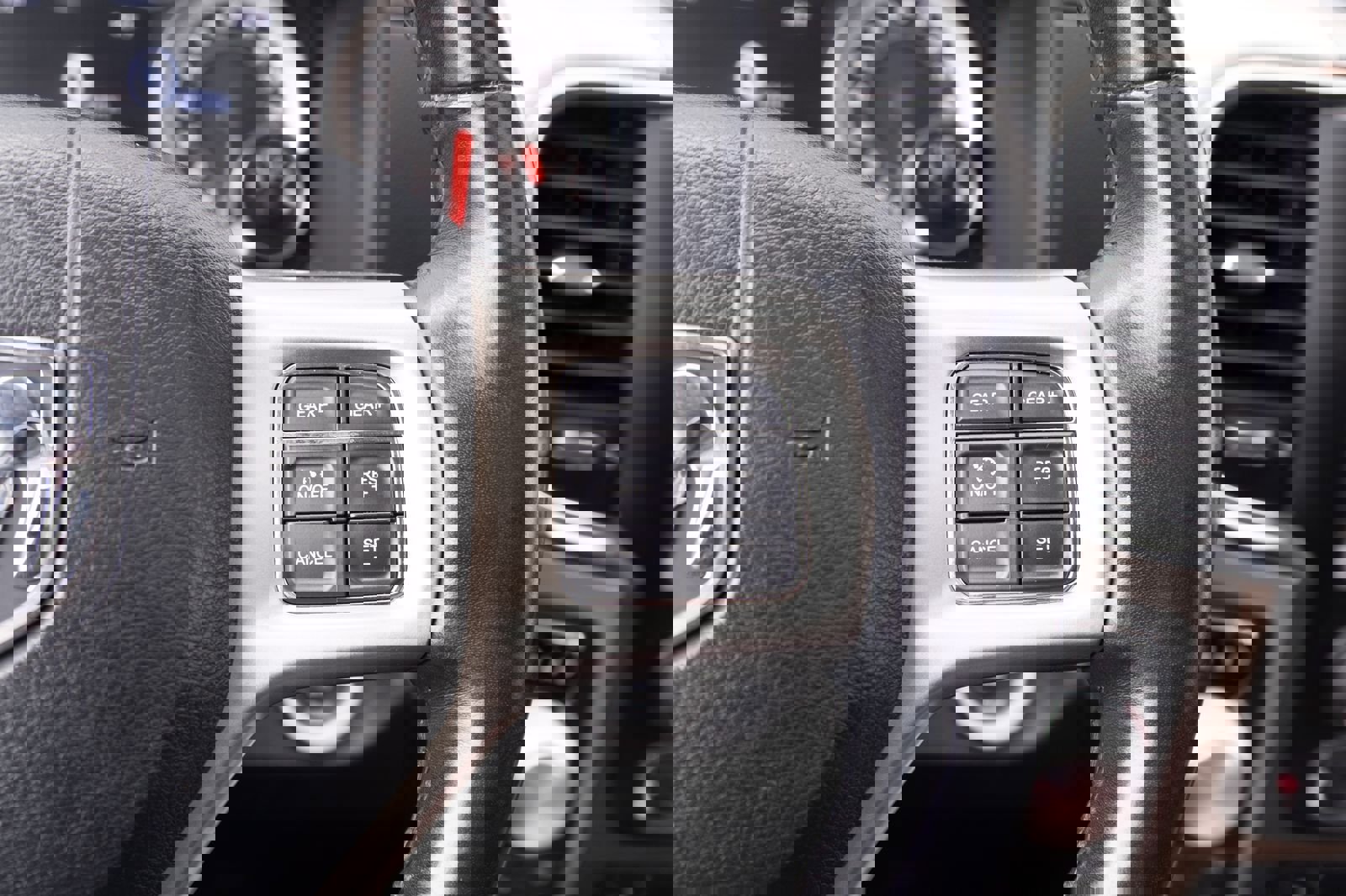 Used 2015 RAM 1500 Laramie w/ Convenience Group AWD/4WD image 4