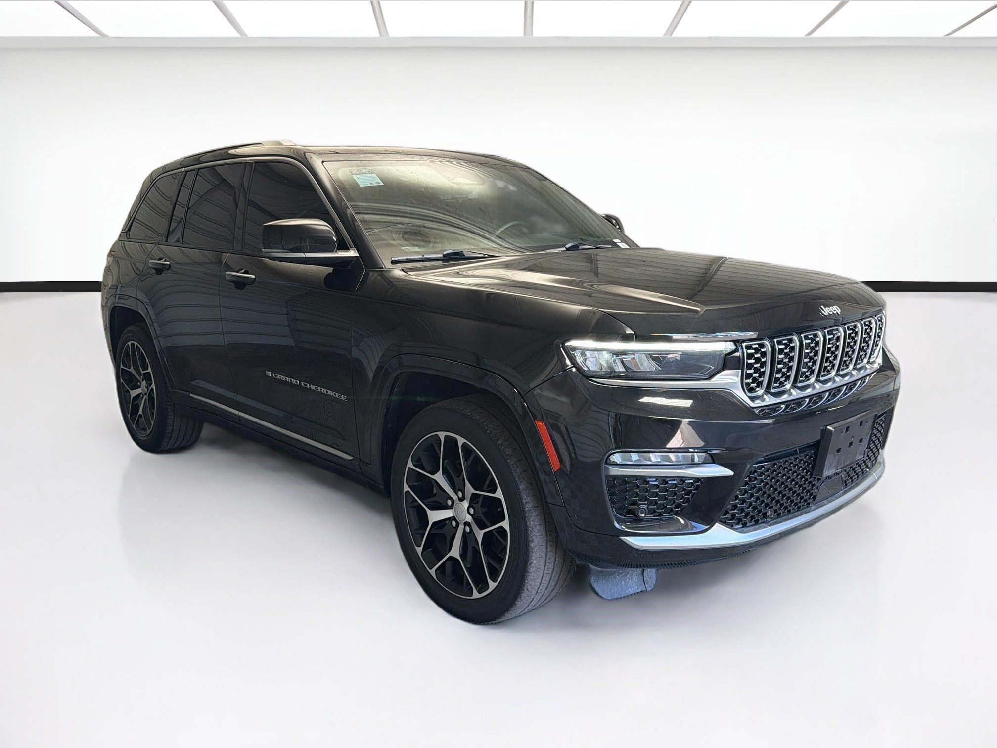Used 2022 Jeep Grand Cherokee Summit AWD/4WD image 3