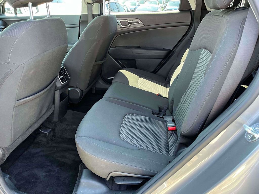 Used 2023 Kia Sportage LX FWD image 6