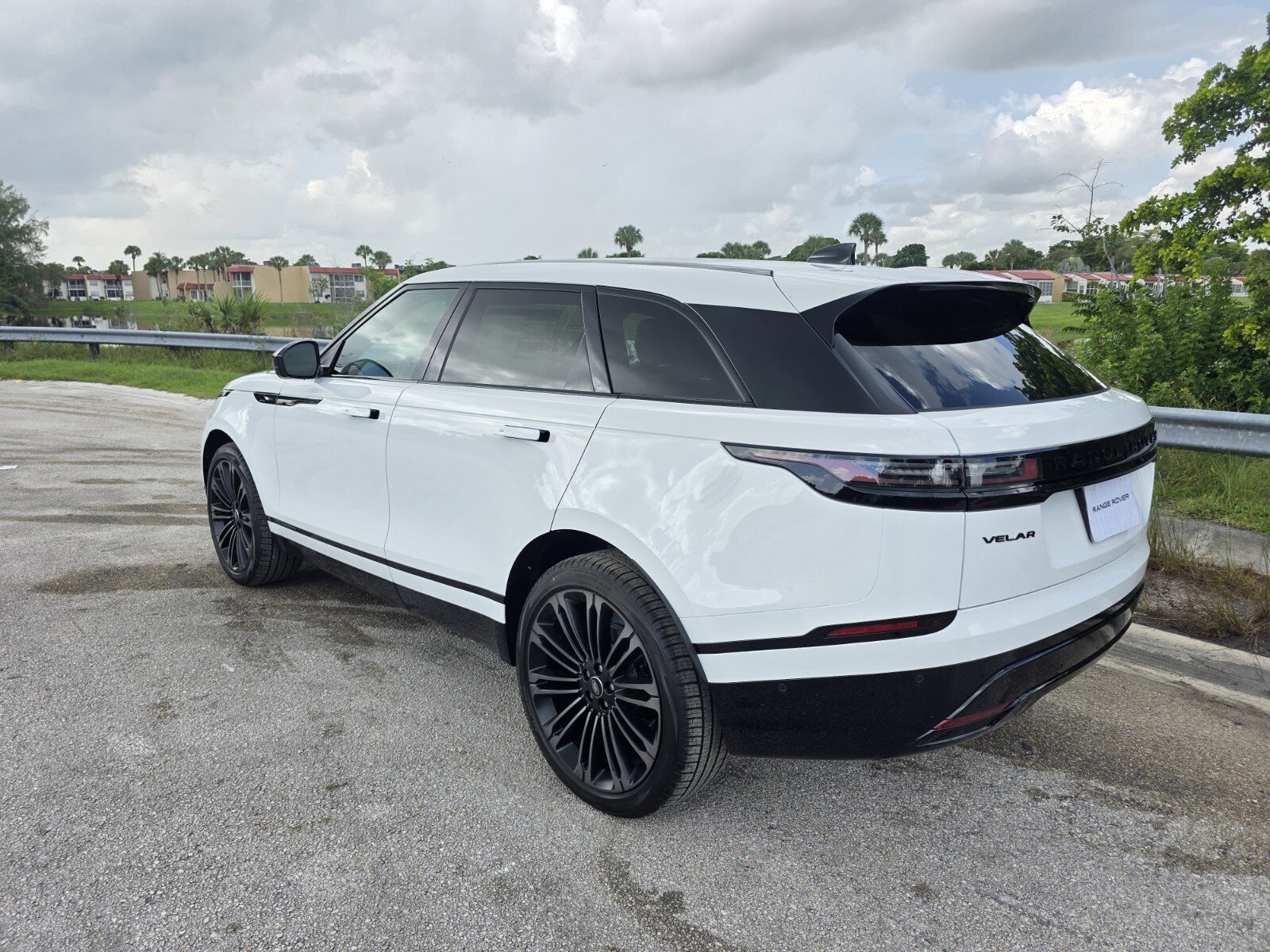New 2026 Land Rover Range Rover Velar Belgravia AWD/4WD image 2