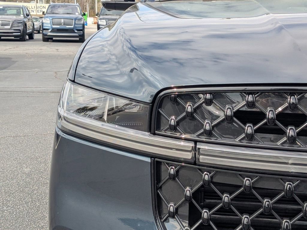 New 2026 Lincoln Navigator Reserve w/ Jet Appearance Package image 10