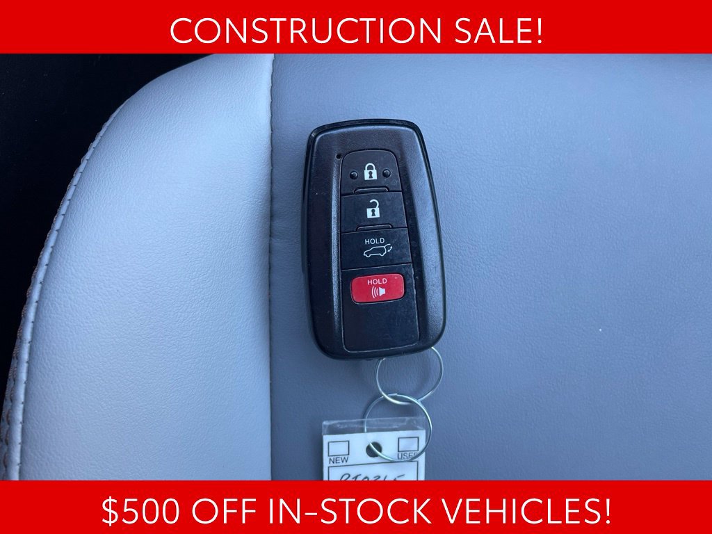 Used 2022 Toyota RAV4 XLE Premium AWD/4WD image 25