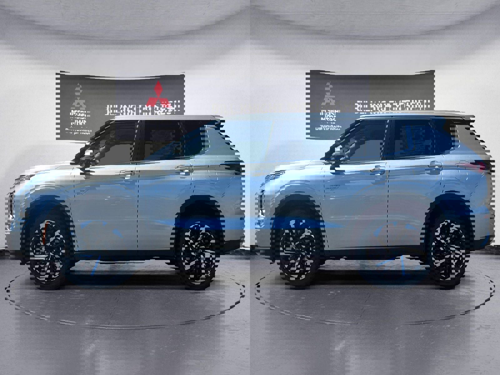New 2025 Mitsubishi Outlander SE image 2