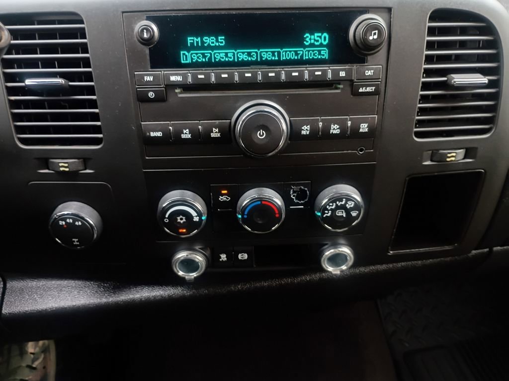 Used 2011 Chevrolet Silverado 2500 LT w/ Suspension Package, Off-Road AWD/4WD image 8