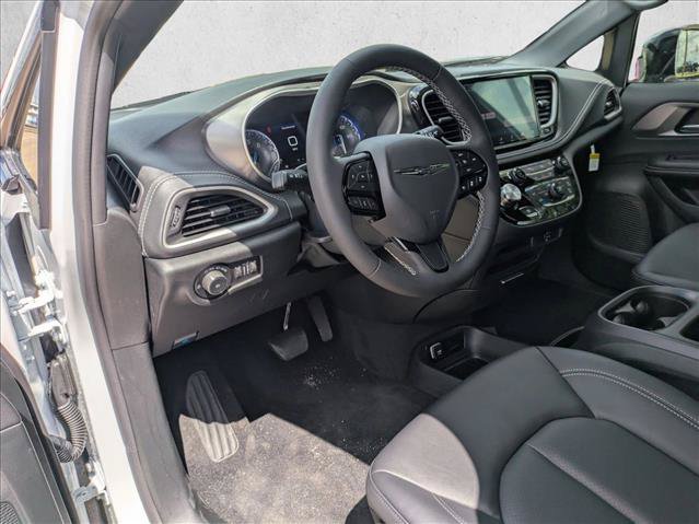 New 2026 Chrysler Pacifica Select w/ S Appearance Package FWD image 3