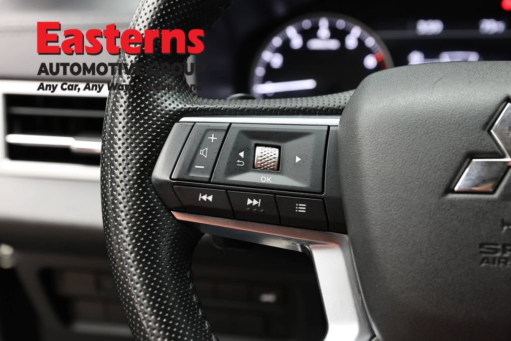 Used 2024 Mitsubishi Outlander SE AWD/4WD image 15