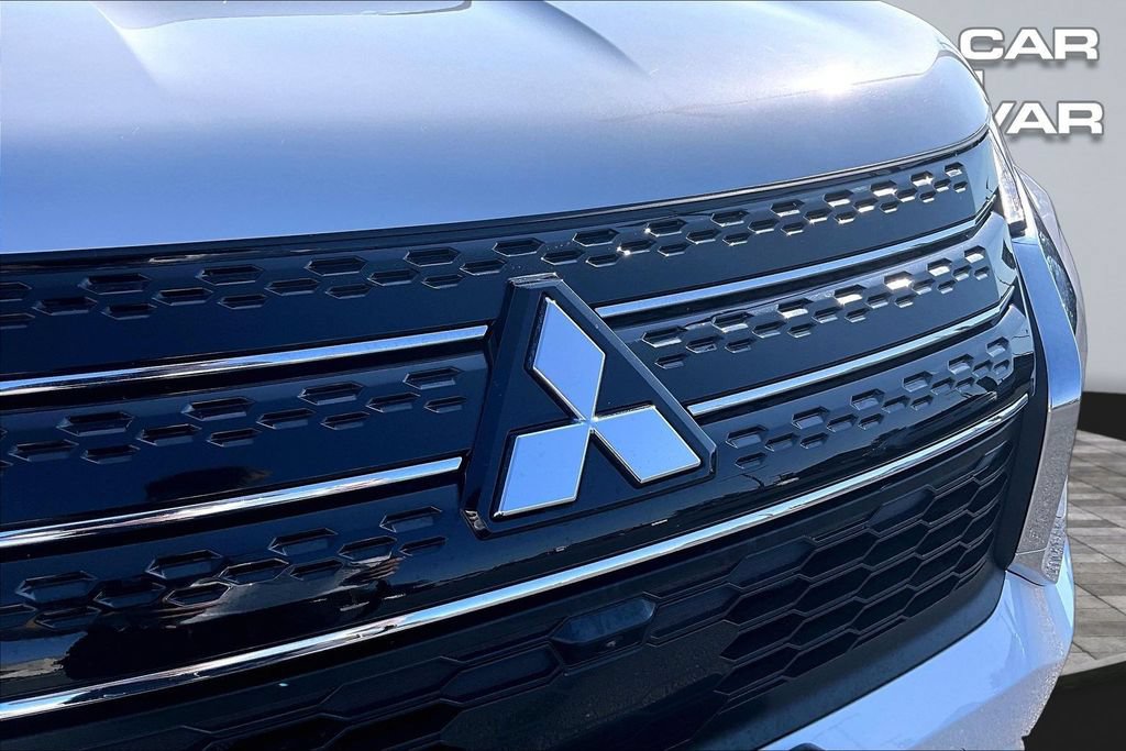 Used 2024 Mitsubishi Outlander 4WD Plug-In Hybrid image 28