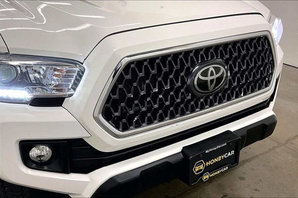 Used 2019 Toyota Tacoma TRD Off-Road AWD/4WD image 32