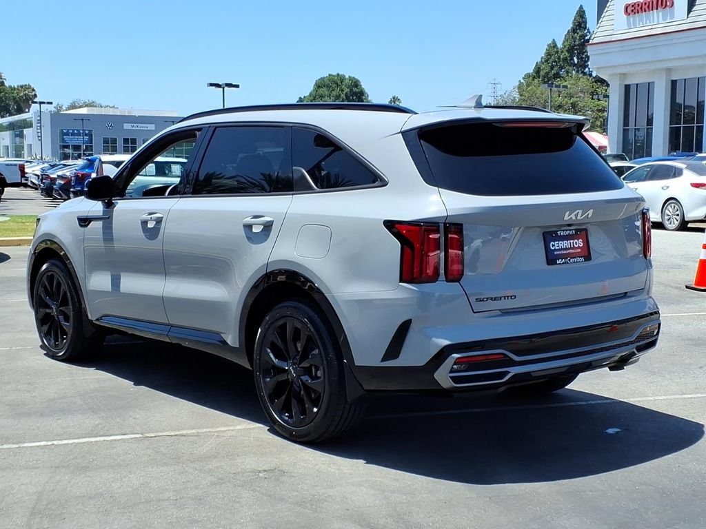 Certified 2023 Kia Sorento SX FWD image 9