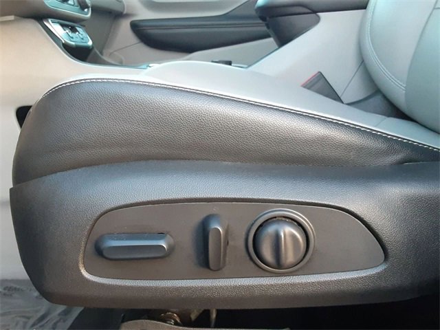 Used 2024 GMC Terrain SLT image 11