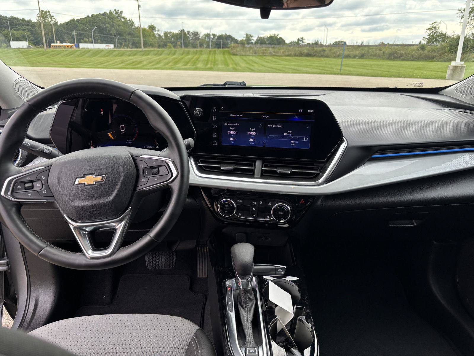 Used 2025 Chevrolet Trax LT w/ LT Convenience Package FWD image 16