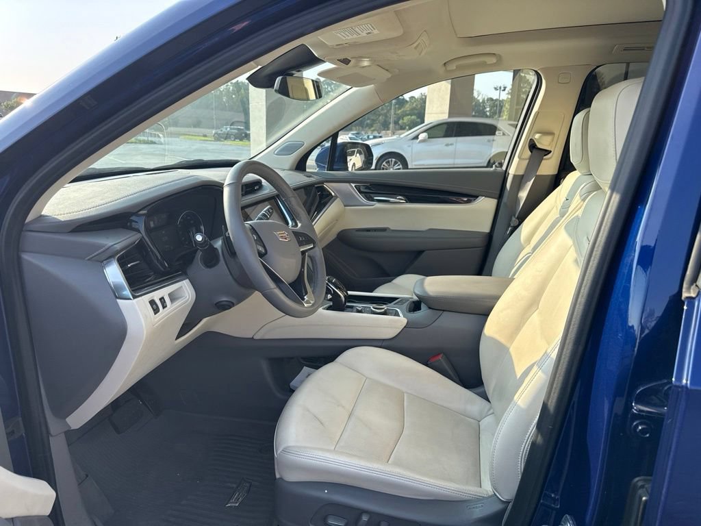 Used 2025 Cadillac XT6 Premium Luxury w/ LPO, Floor Liner Package AWD/4WD image 13