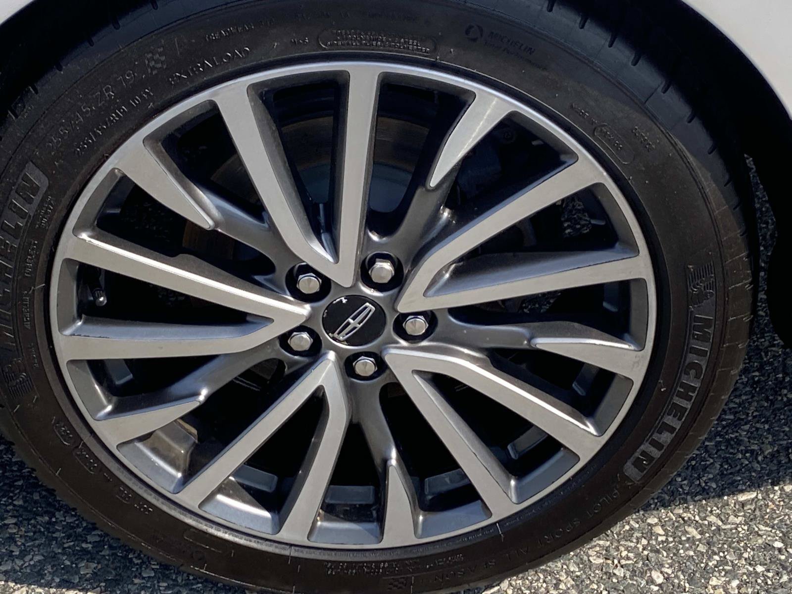 Used 2017 Lincoln Continental Select FWD image 24