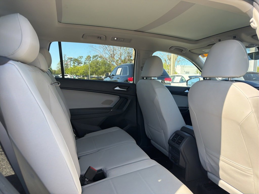 Certified 2020 Volkswagen Tiguan SE w/ Panoramic Sunroof Package image 10
