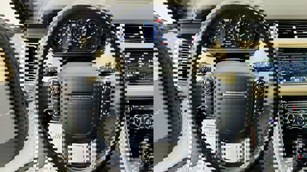 Used 2017 Land Rover Range Rover Sport HSE image 14