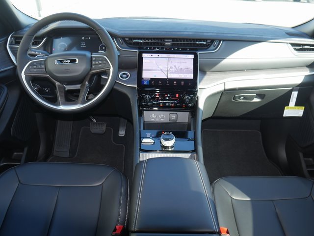New 2025 Jeep Grand Cherokee L Limited w/ Black Appearance Package image 5