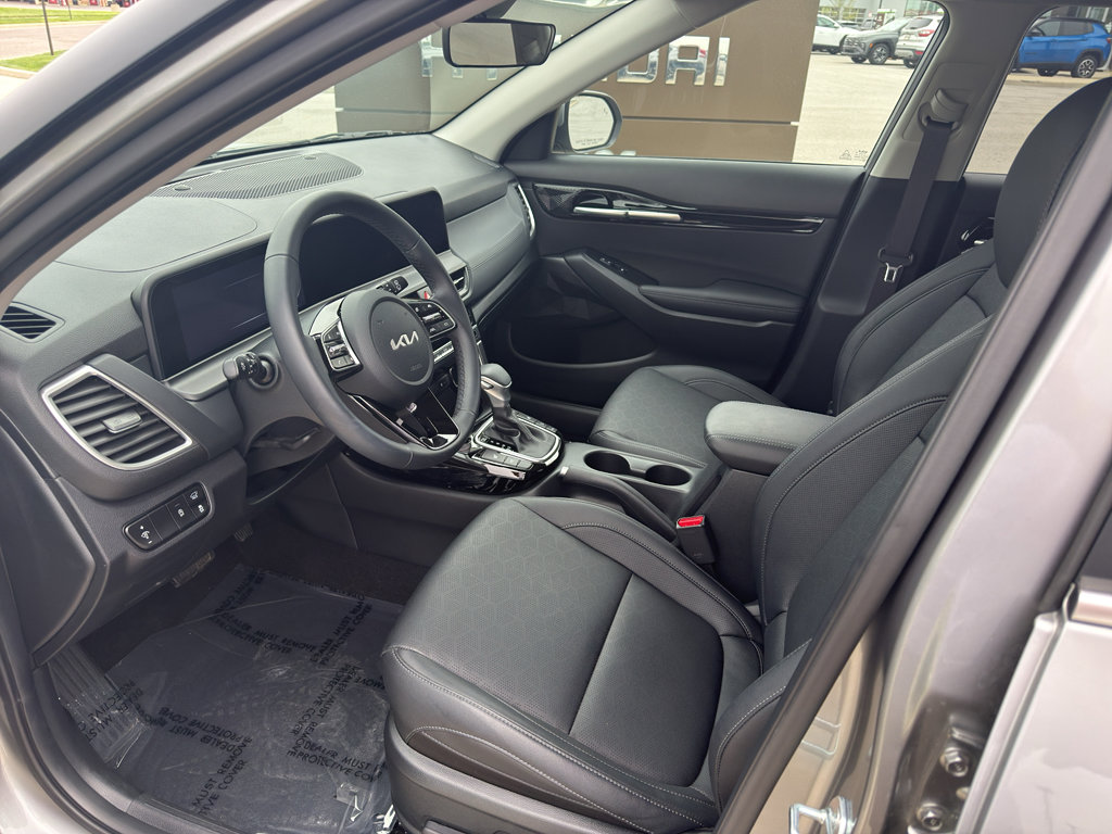 Used 2025 Kia Seltos EX w/ EX Sunroof Package AWD/4WD image 8