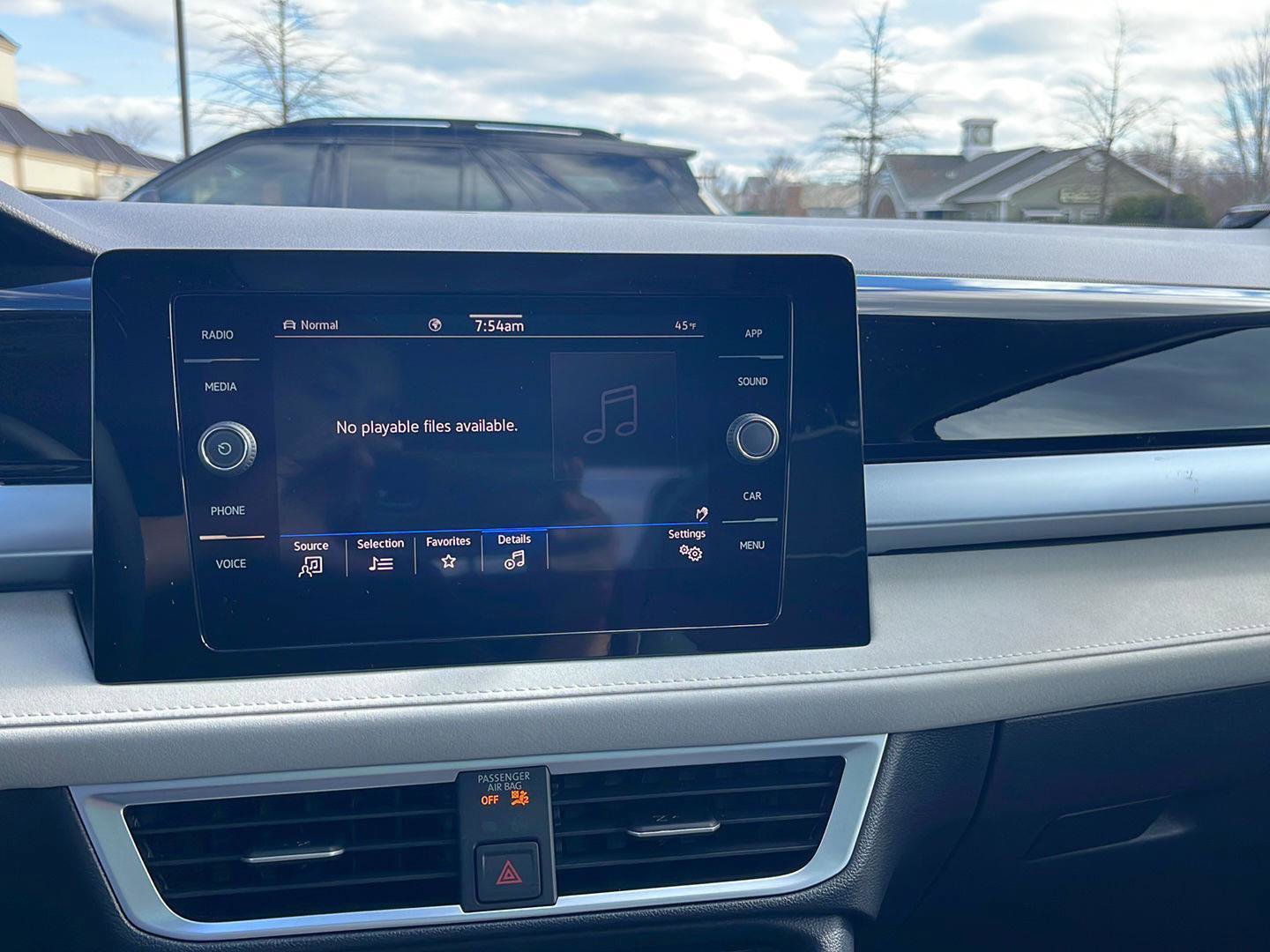 Used 2025 Volkswagen Taos SE image 28