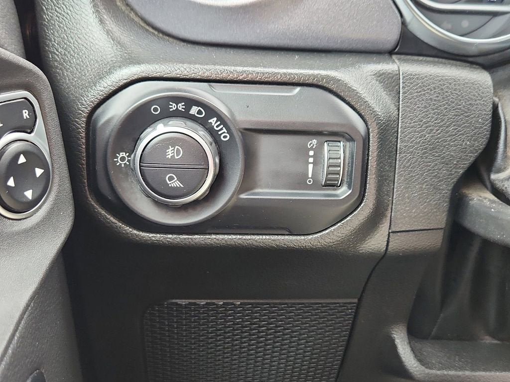 Used 2023 Jeep Gladiator Mojave w/ Cold Weather Group AWD/4WD image 30