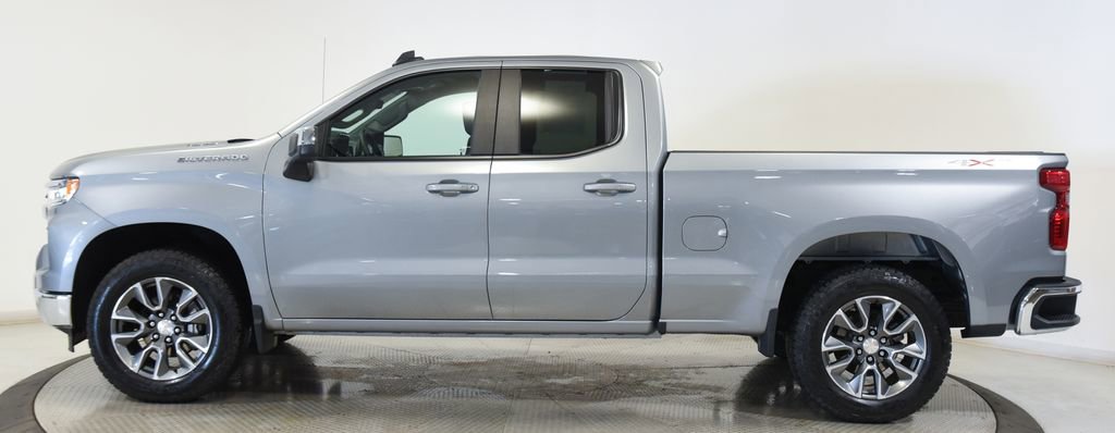 Used 2025 Chevrolet Silverado 1500 LT AWD/4WD image 11