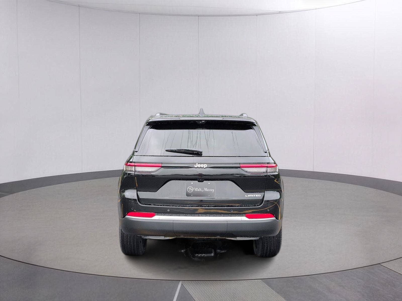 New 2026 Jeep Grand Cherokee Limited w/ Luxury Tech Group II RWD image 4