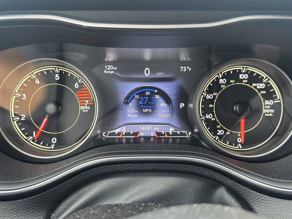 Used 2023 Jeep Cherokee Altitude Lux AWD/4WD image 16