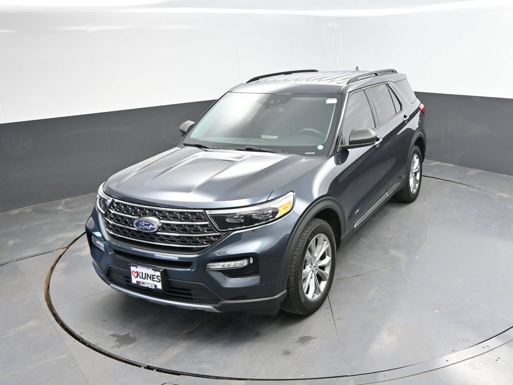 Used 2024 Ford Explorer XLT w/ Equipment Group 202A AWD/4WD image 30