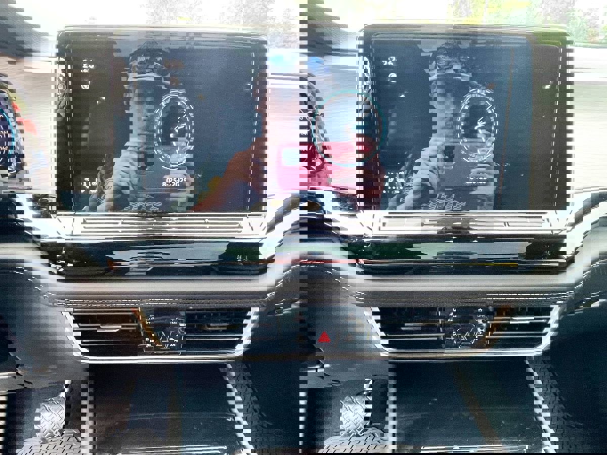 Used 2024 Volkswagen Atlas Cross Sport SE w/ Panoramic Sunroof Package image 12